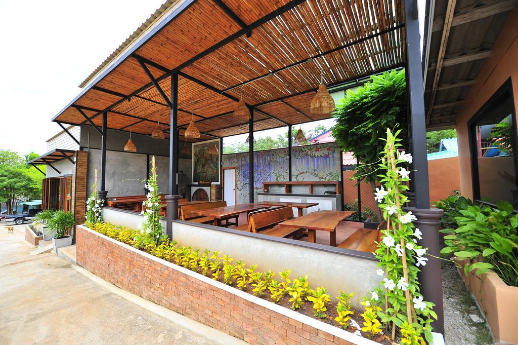 Dusit Talai Resort Nong Nam Daeng Exterior foto