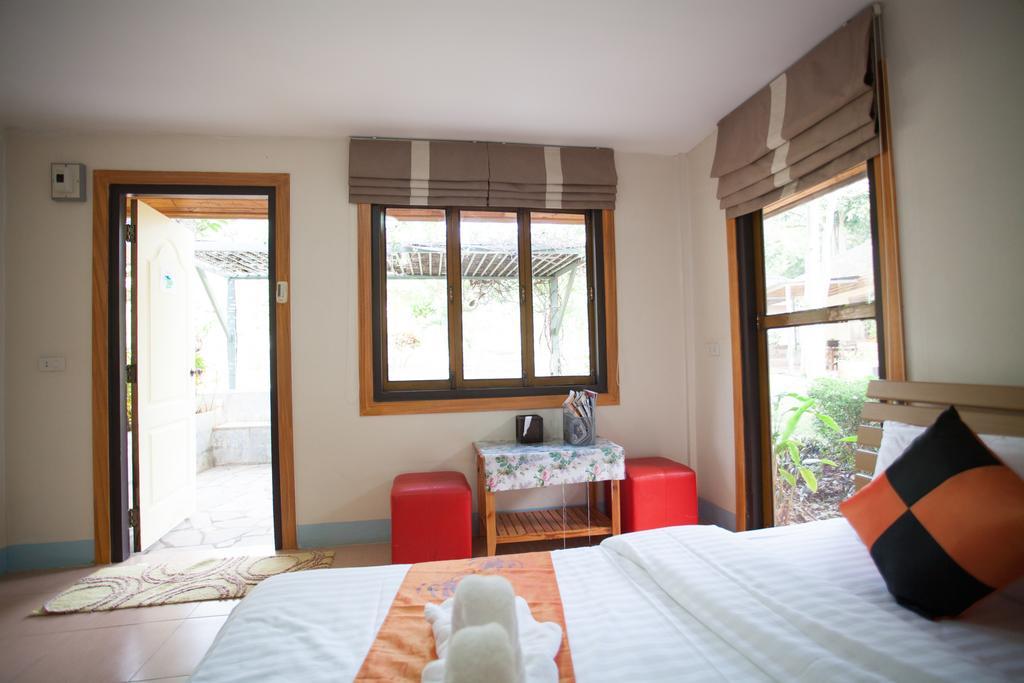 Dusit Talai Resort Nong Nam Daeng Exterior foto