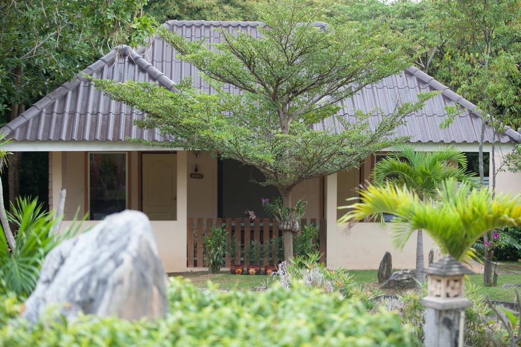 Dusit Talai Resort Nong Nam Daeng Exterior foto
