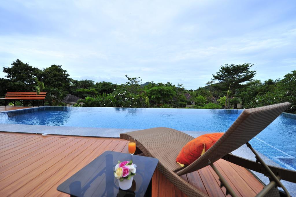 Dusit Talai Resort Nong Nam Daeng Exterior foto