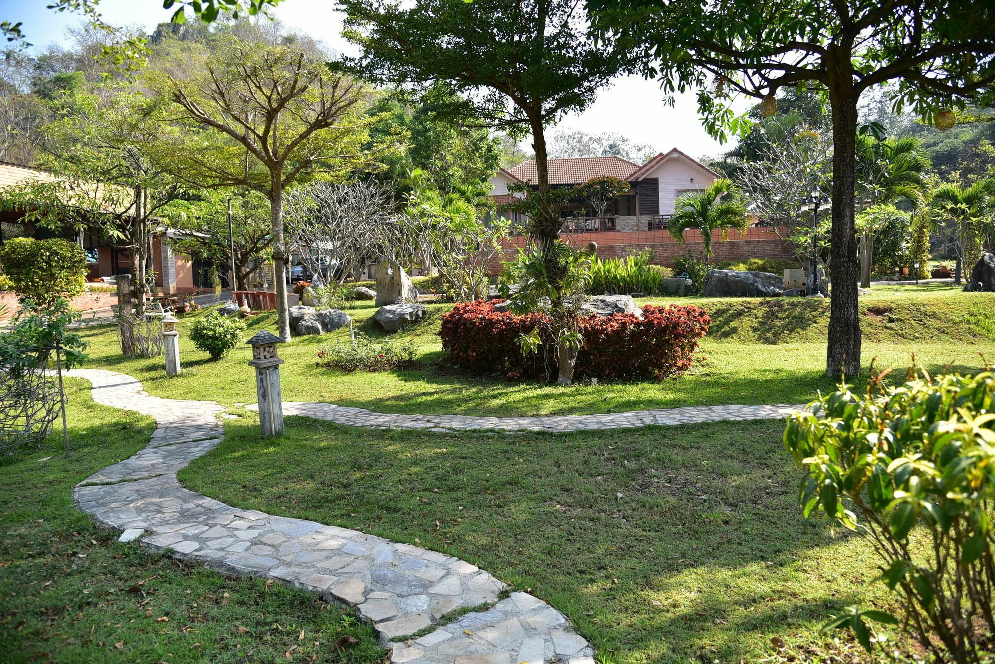 Dusit Talai Resort Nong Nam Daeng Exterior foto